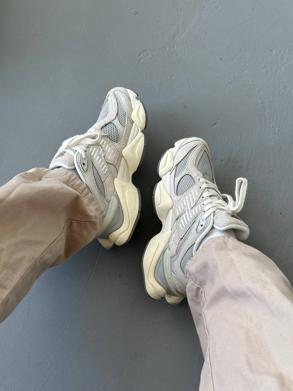 New Balance 9060 Light Grey