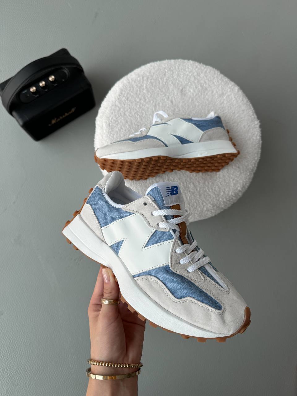 New Balance 327