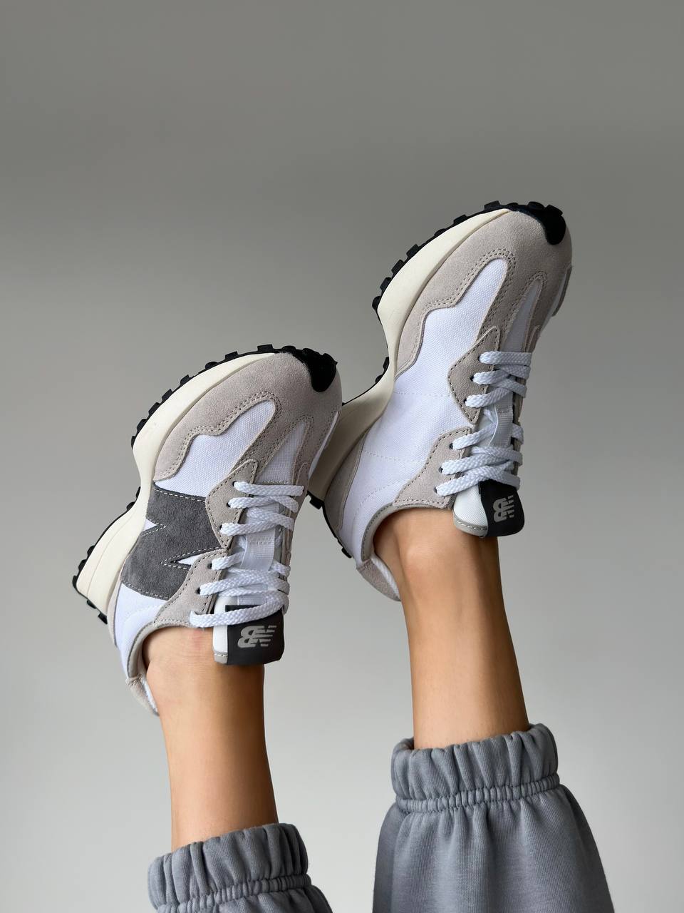 New Balance 327 C-Grey