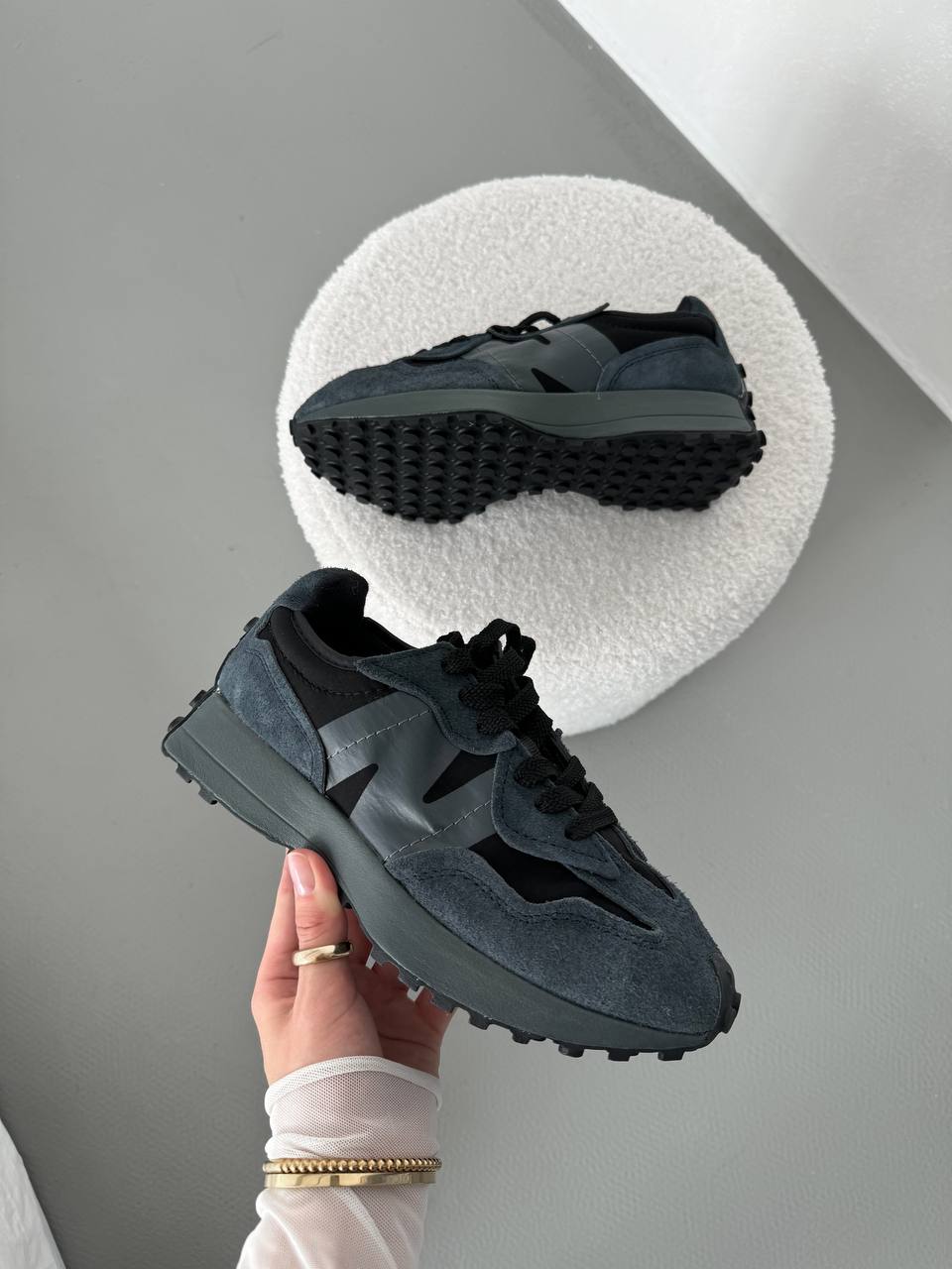 New Balance 327 black gray