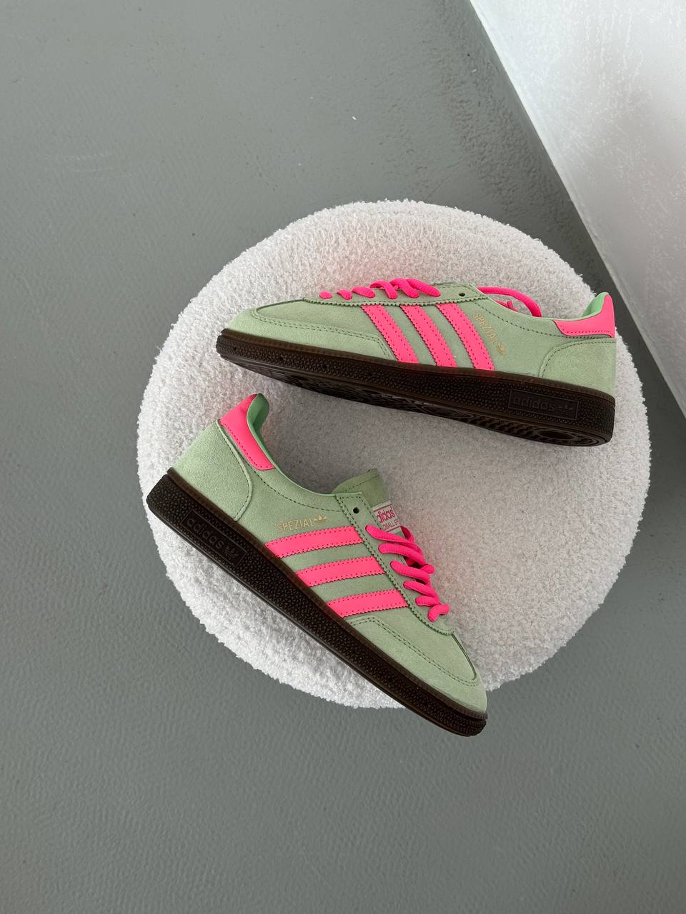 Adidas Spezial green pink