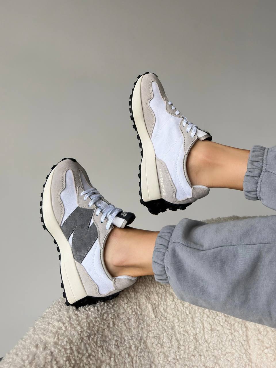 New Balance 327 C-Grey