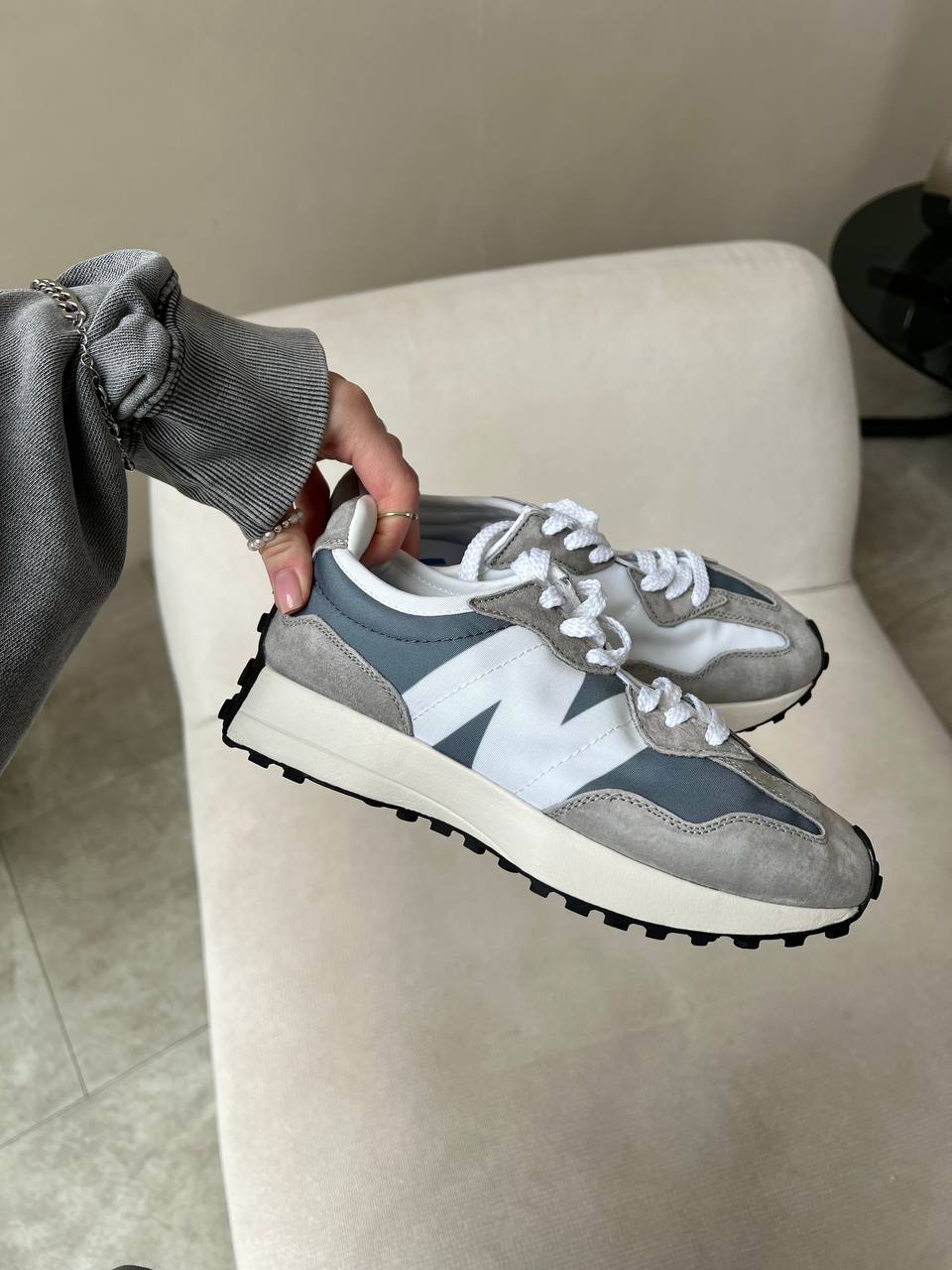 New Balance 327