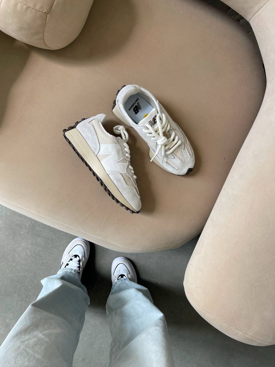 New Balance 327 Beige