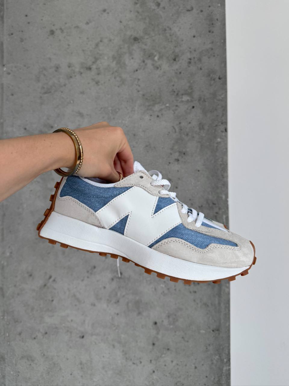 New Balance 327