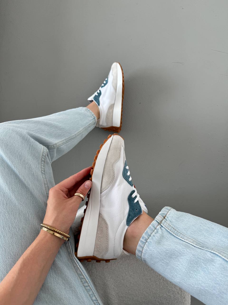 New Balance 327