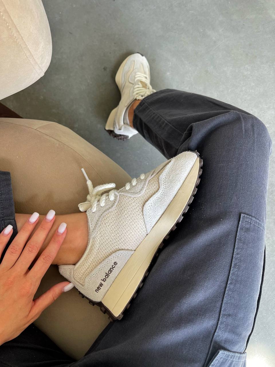 New Balance 327 Beige