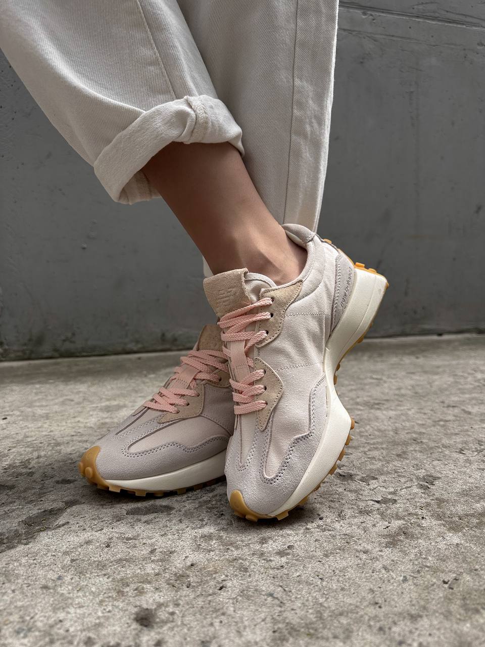 New Balance 327 Cream Pink