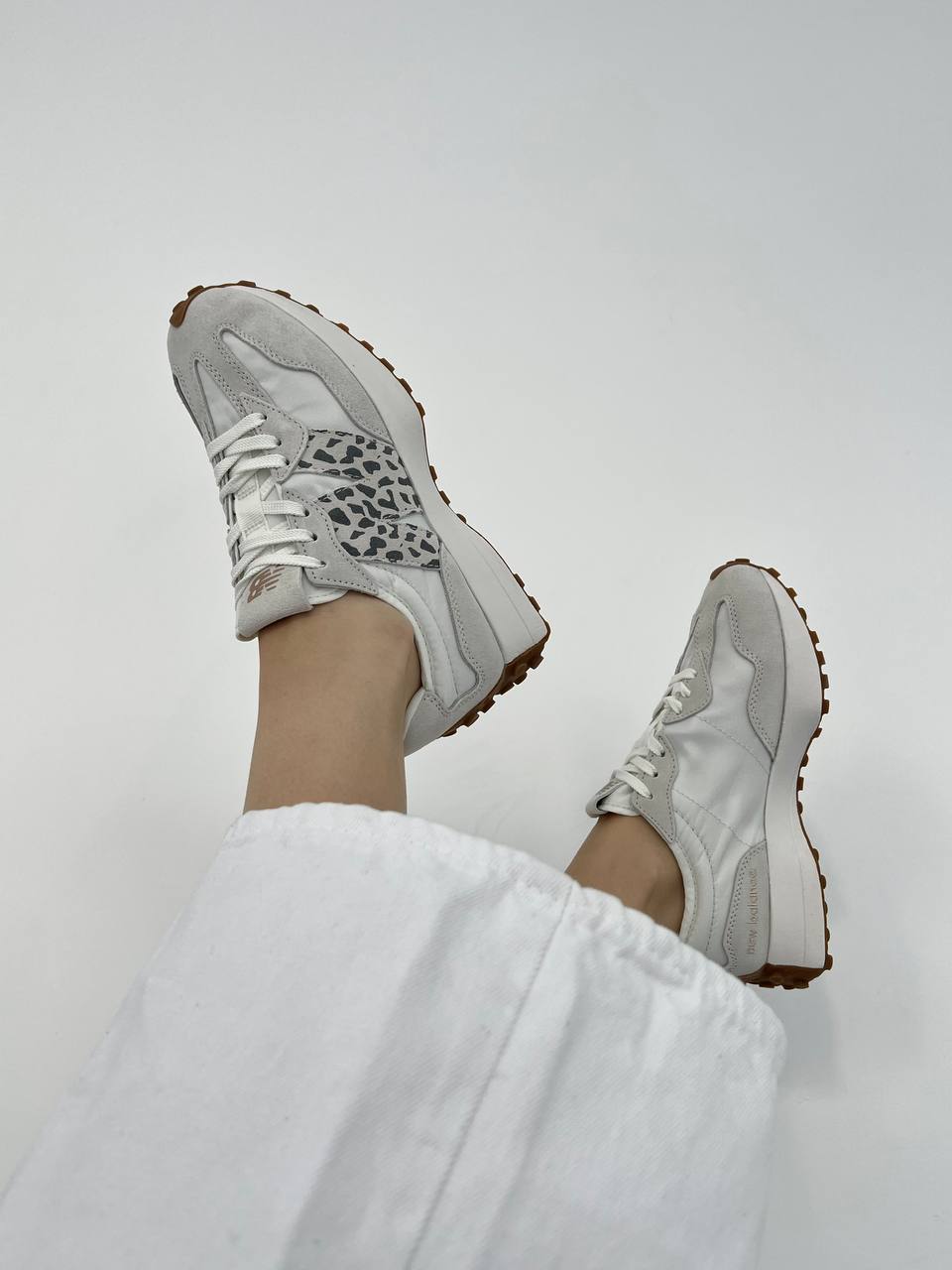 New Balance 327 Leo