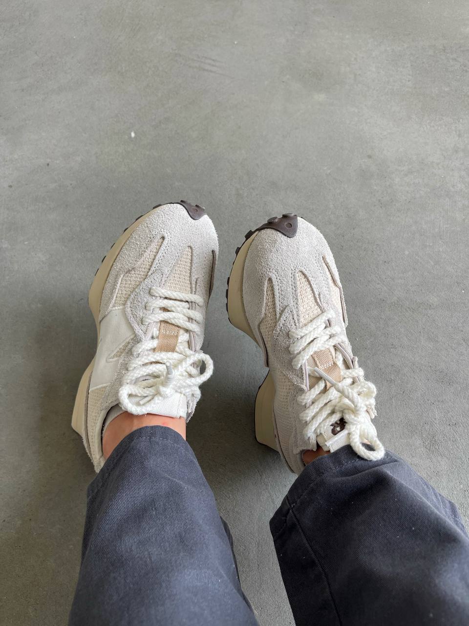 New Balance 327 Beige