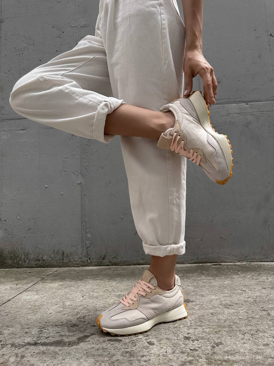 New Balance 327 Cream Pink