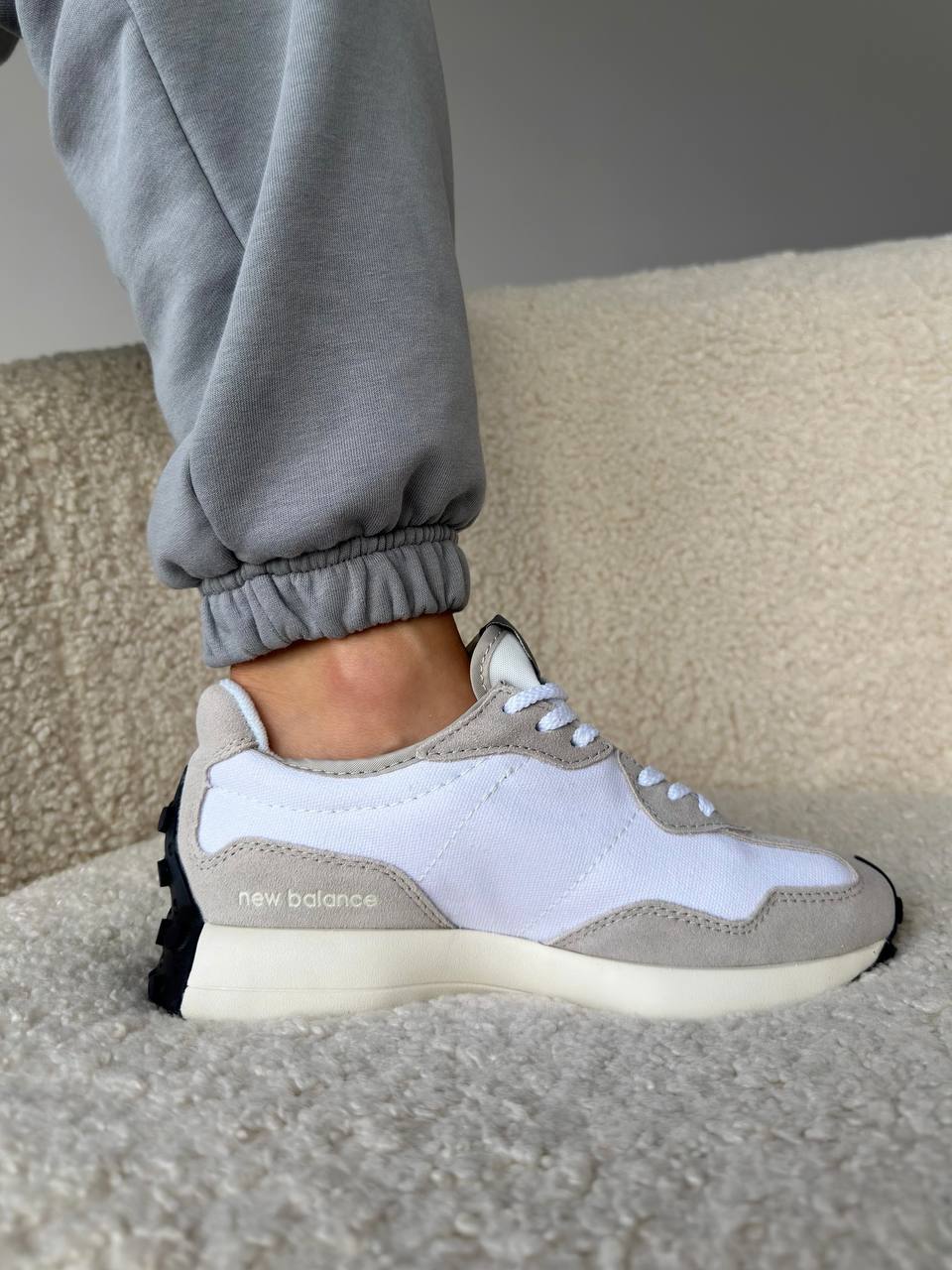 New Balance 327 C-Grey
