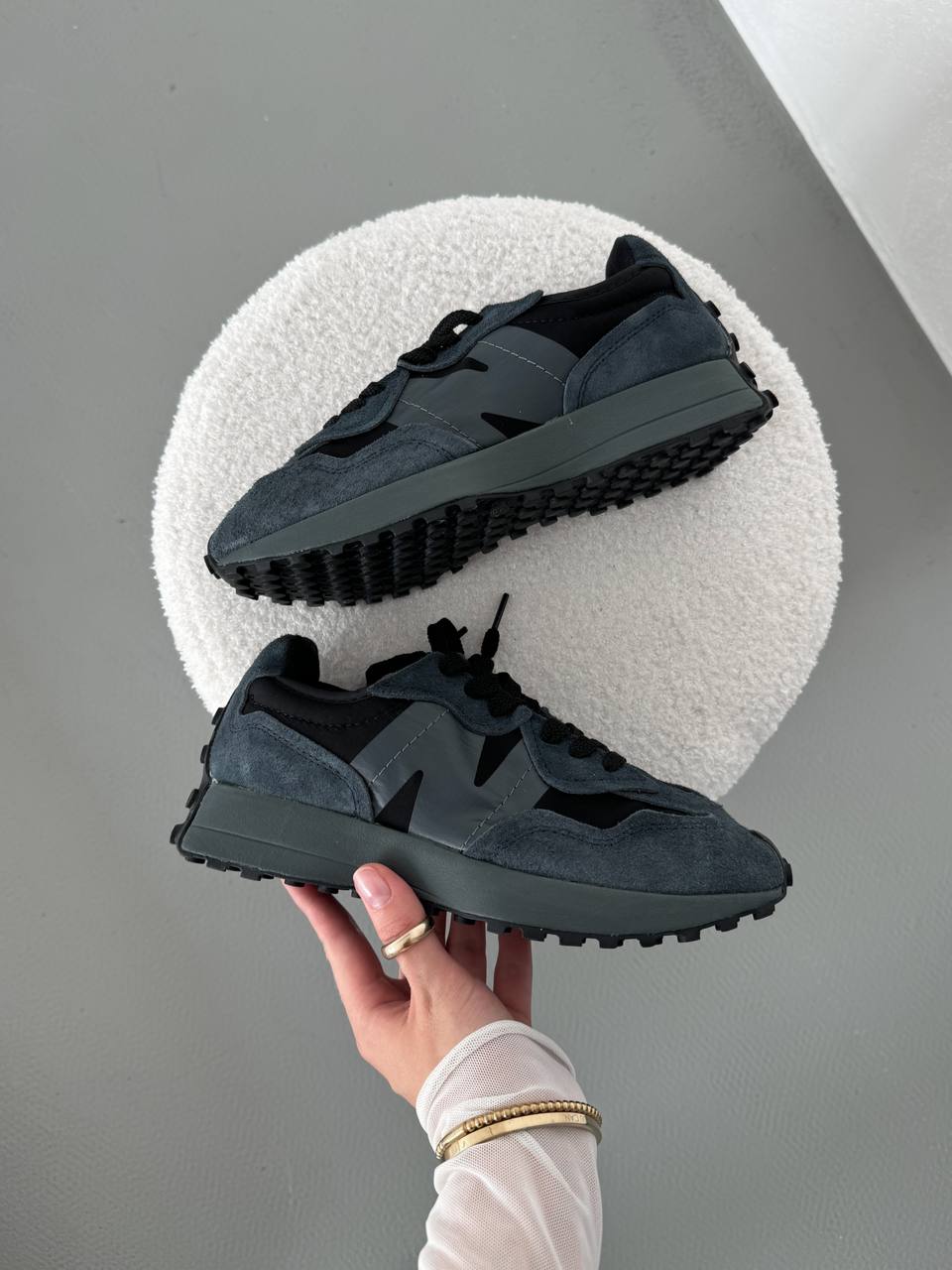 New Balance 327 black gray
