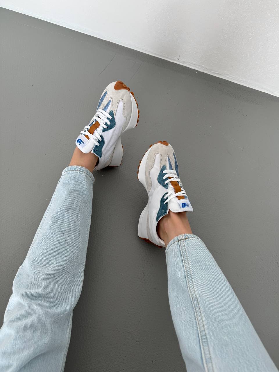 New Balance 327