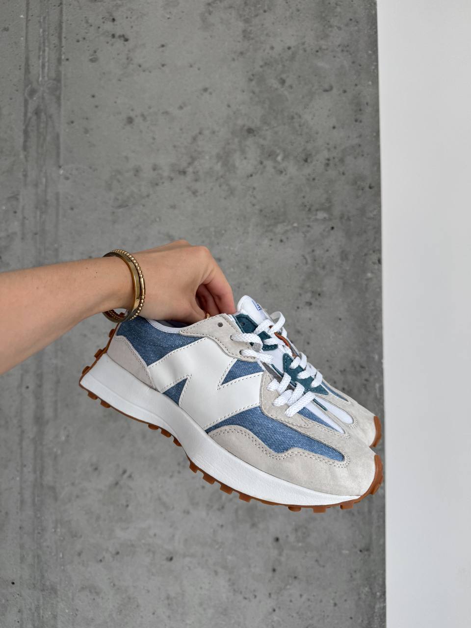 New Balance 327