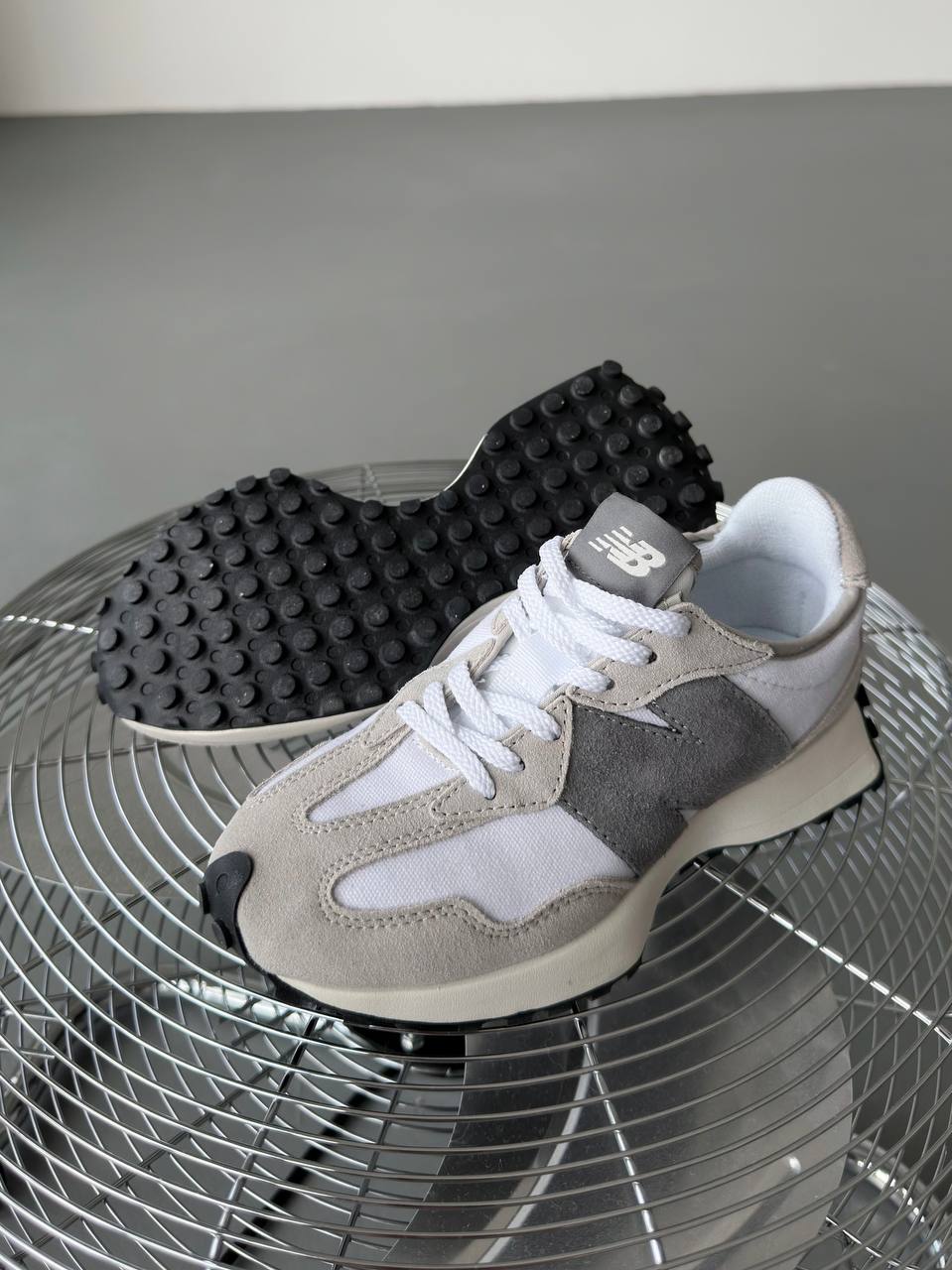 New Balance 327 C-Grey