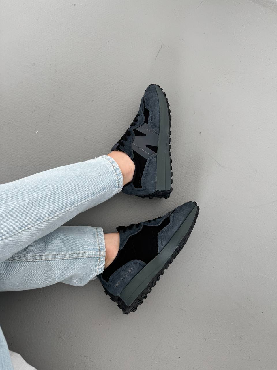 New Balance 327 black gray