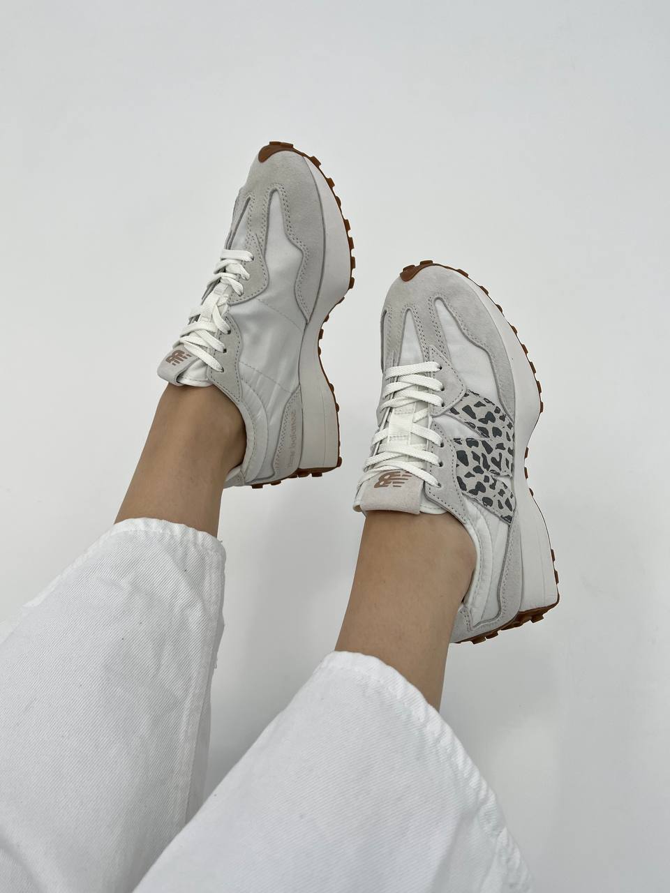 New Balance 327 Leo