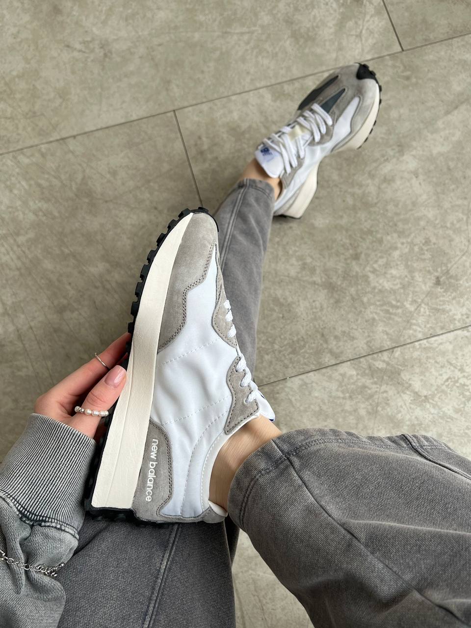 New Balance 327