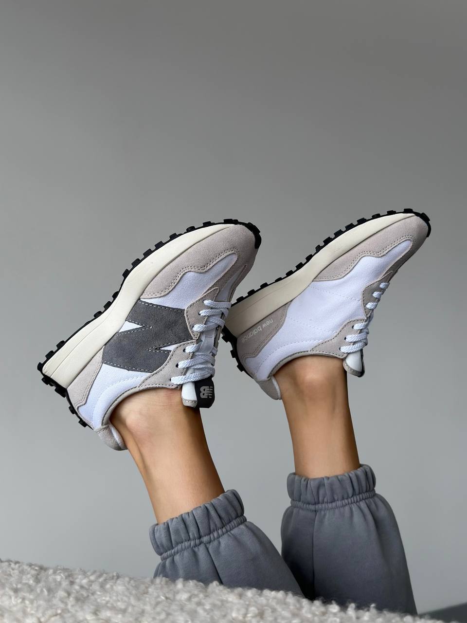 New Balance 327 C-Grey