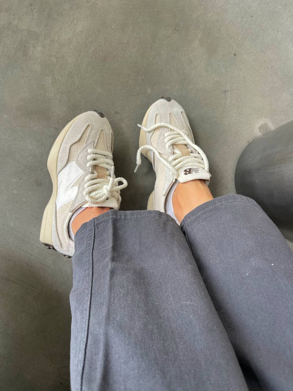 New Balance 327 Beige